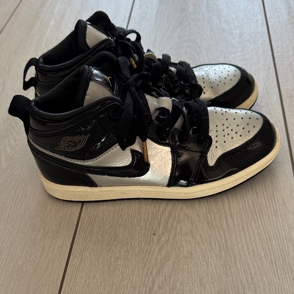 Nike Air jordan Kids 2 Sneakers Black and Silver - Picture 3 of 5